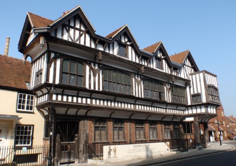 Front of Tudor House and Garden