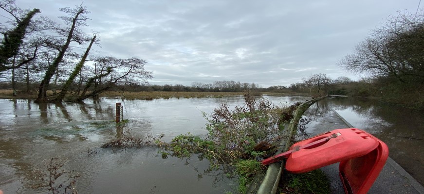 Fluvial flooding with overflowing river