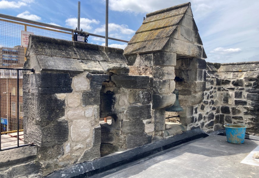 Bargate parapet